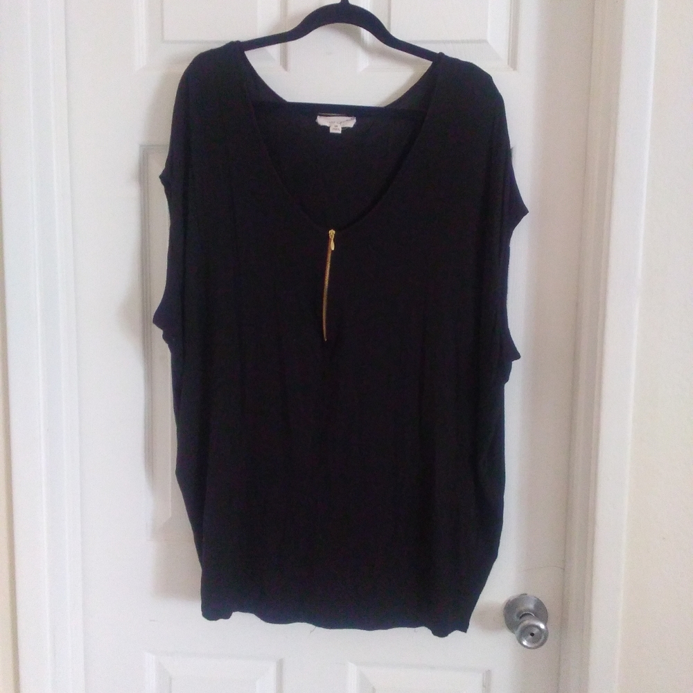 Zenana Signature  Black Top w/ front zipper Size 3X